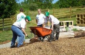 youth conservation volunteers laying mulch scaled e1607637280201